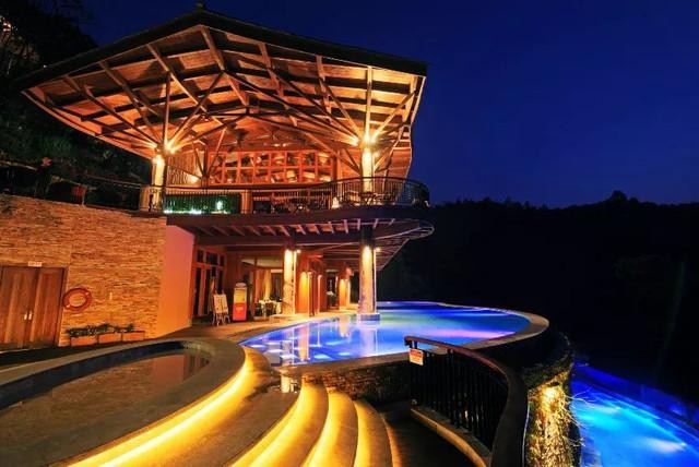 美炸天！火爆小紅書的無邊泳池就在廣州附近！百米高空空中SPA……