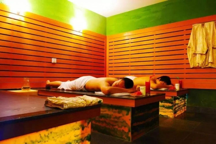 在地鐵口享受一站式吃喝玩樂，只要49.9元！自助餐 電影 茶藝棋牌......