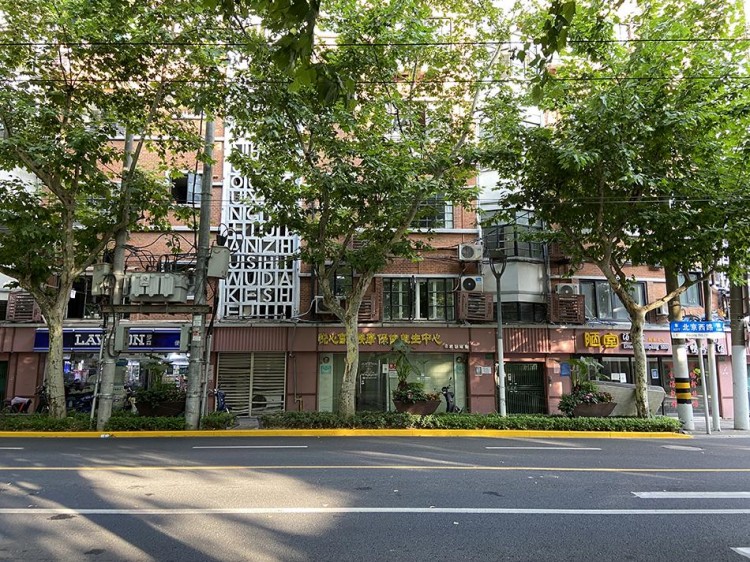 上海盲人按摩店艱難重啟：被封地下室兩月開業后無生意可做街頭擺攤日賺60