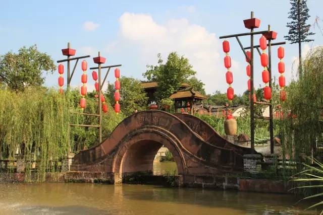 離城80km｜成都前所未見的土樓酒店居然還有白酒SPA!