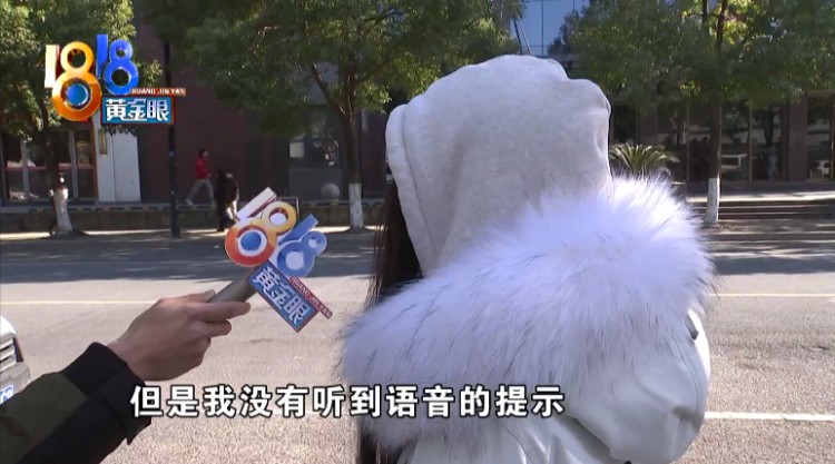 衣服還沒穿上身女浴室出現(xiàn)男顧客