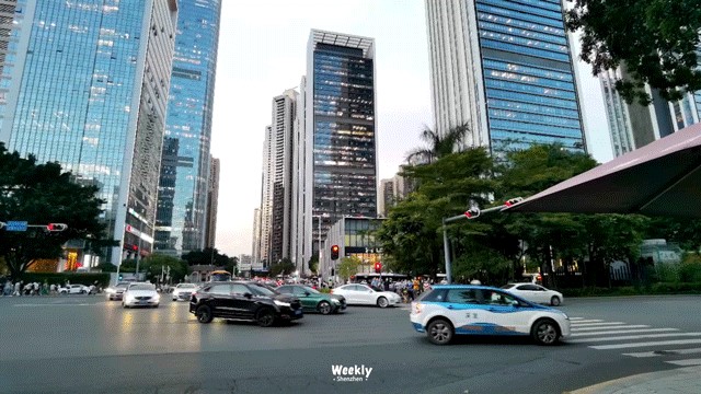 在南山科技園，被掏空的年輕人來到按摩店充電回血