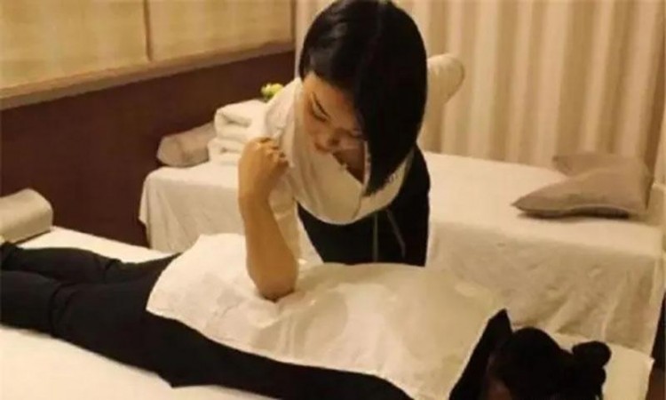 采耳還是采花披著養生外衣打擦邊實則特殊服務