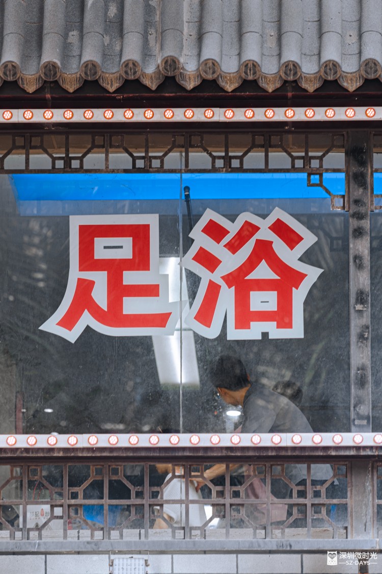 香港人在深圳流行給小費深圳人：可以不給別慣壞了