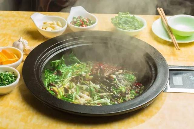 59元搶重慶逼格最高的魚館「味萊魚館」蒸汽花鰱一鍋一魚兩吃還能順便免費做個spa……