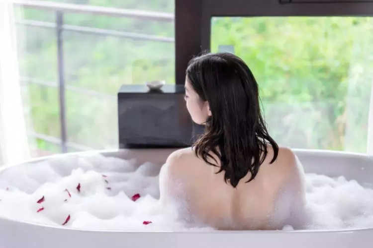 重慶溫25°的野奢懸崖酒店享受瀑布野泳星空Party叢林SPA！
