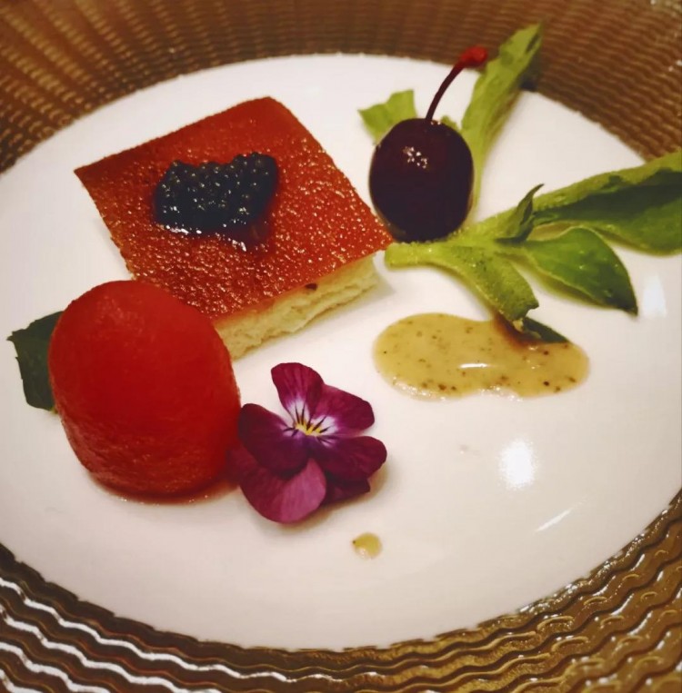 必睡|天津四季酒店聽百年津門相聲品黑珍珠餐廳美食探訪未來主義圖書館
