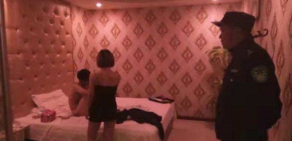 民警出警后順帶查了一間SPA店赤裸男女被抓現(xiàn)行7人被刑拘