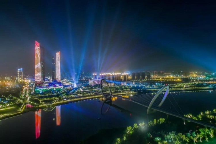 南京時髦新地標(biāo)！空中網(wǎng)紅泳池俯瞰城市天際線來自迪拜的奢華品牌值得一睡