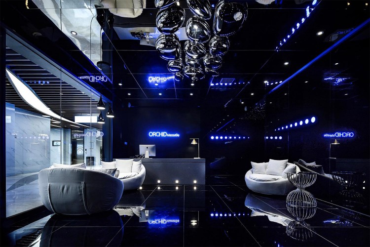 讓顧客如同沉浸在浩瀚宇宙般的SPA按摩館