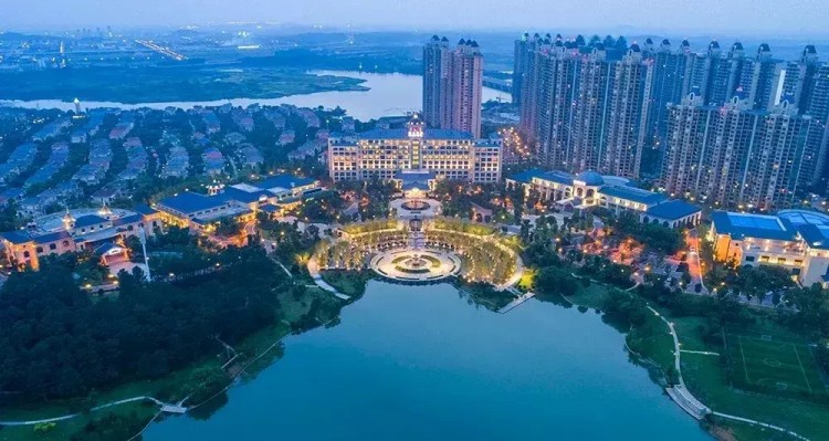 南京度假新地標(biāo)：在臥龍湖畔的歐陸式城堡中盡享妙曼的度假時光