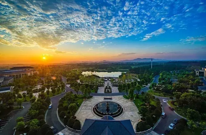 南京度假新地標(biāo)：在臥龍湖畔的歐陸式城堡中盡享妙曼的度假時光