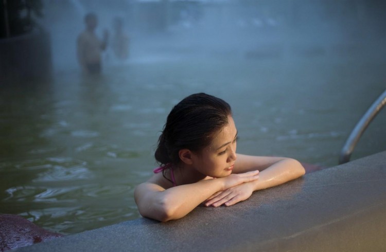 氣溫低至12℃！重慶zui豪華溫泉53種湯池5折就能泡