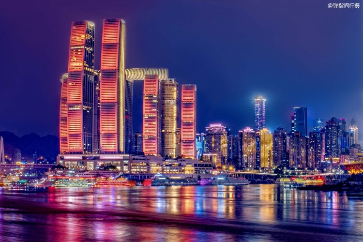 重慶網紅新地標雄踞兩江交匯處是吃喝玩樂購的度假航母