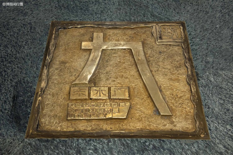 重慶網紅新地標雄踞兩江交匯處是吃喝玩樂購的度假航母