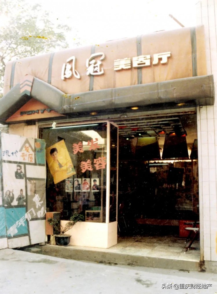 在重慶，她創(chuàng)造了一個美容帝國，不但改變了自己，也影響了一座城市