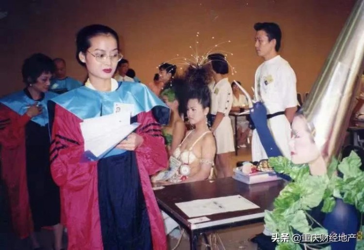 她一手創(chuàng)建了重慶的美容帝國不僅改變了自己更影響了一座城