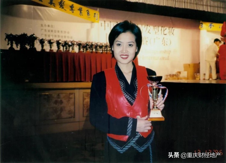 她一手創(chuàng)建了重慶的美容帝國不僅改變了自己更影響了一座城