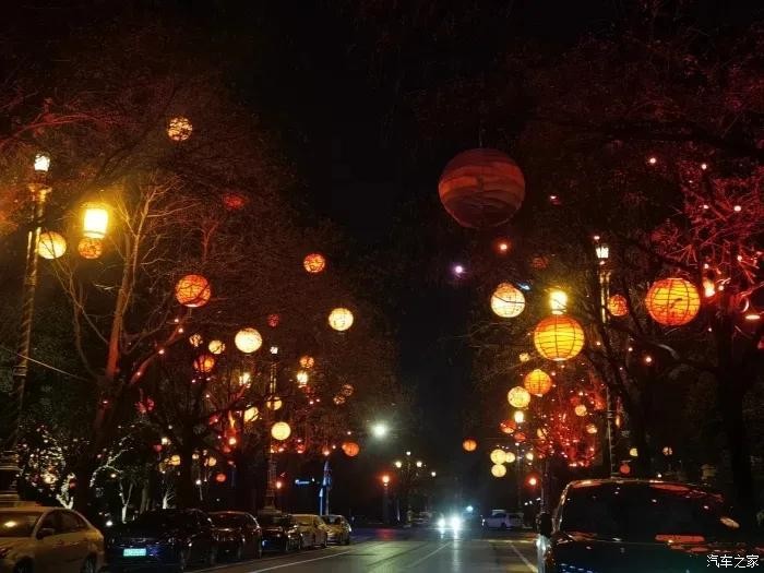 開著海豚打卡網(wǎng)紅光音酒吧體驗西安最有氛圍夜生活的地方