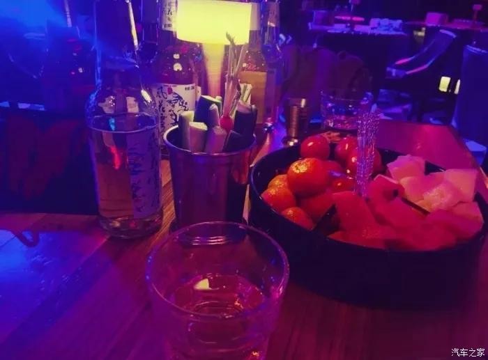 開著海豚打卡網(wǎng)紅光音酒吧體驗西安最有氛圍夜生活的地方
