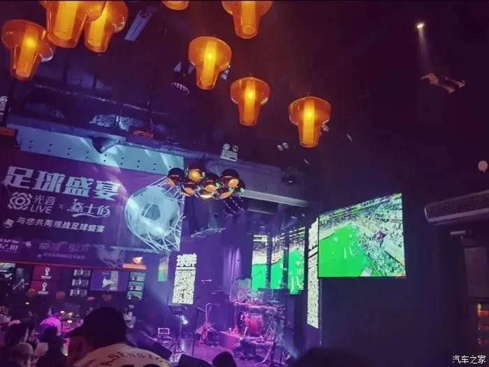 開著海豚打卡網(wǎng)紅光音酒吧體驗西安最有氛圍夜生活的地方