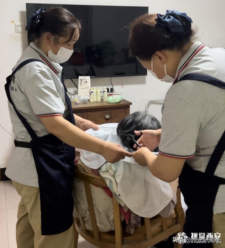 上門助浴為老人送來床邊幸福西安二十所社區用心守護夕陽紅