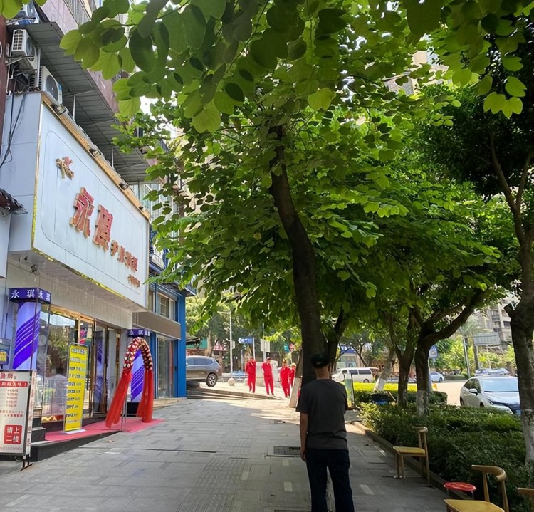 職業(yè)學(xué)校的女生實習(xí)竟成了男賓享受的豪華SPA？業(yè)界內(nèi)幕大揭秘！