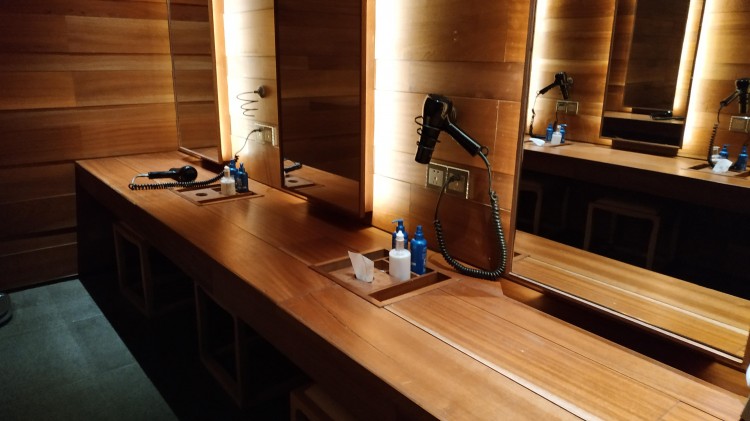 夜泡溫泉體驗(yàn)記：穿錯(cuò)浴袍工作人員協(xié)助搜尋十多分鐘物歸原主
