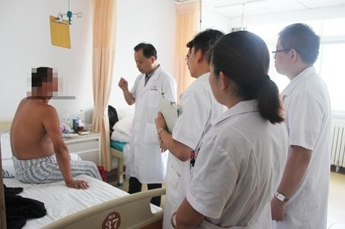 濟南市醫學會風濕委員會主委蒞臨濟南中醫風濕病醫院