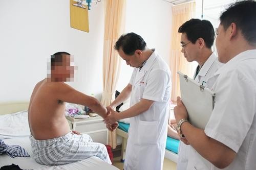 濟南市醫學會風濕委員會主委蒞臨濟南中醫風濕病醫院