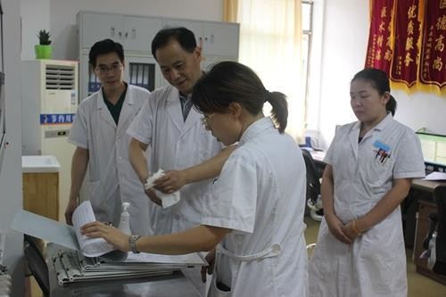 濟南市醫學會風濕委員會主委蒞臨濟南中醫風濕病醫院