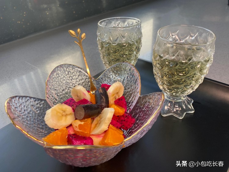 長(zhǎng)春名媛的娛樂場(chǎng)所服裝美甲美睫美容按摩吃飯唱歌一條龍服務(wù)