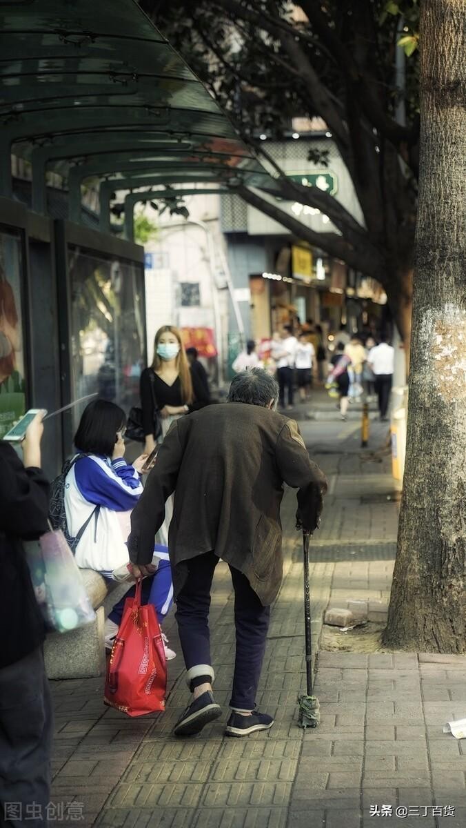 太讓人恨小伙渾身上下只有5毛錢也敢去消費(fèi)SPA套餐老爹買單