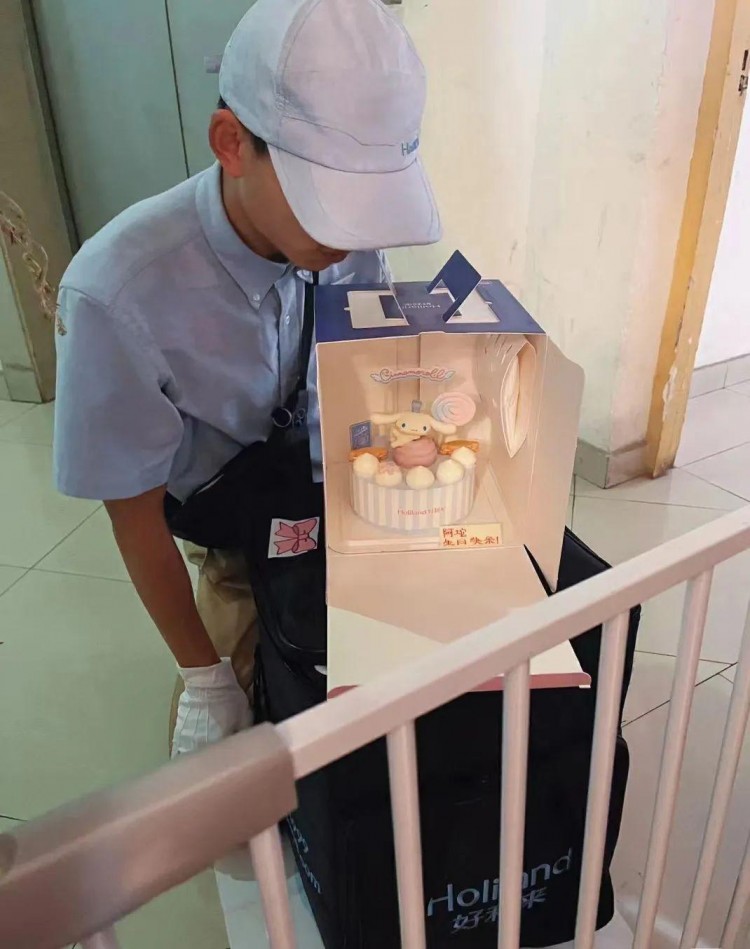 海底撈第一家美發(fā)店來(lái)了！200撈幣1次