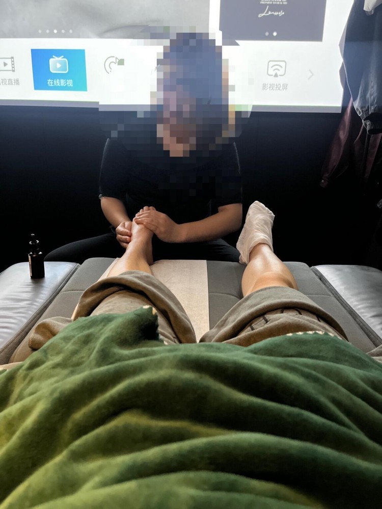 在昆明越來越多的年輕人走進足浴按摩店開始按摩養生