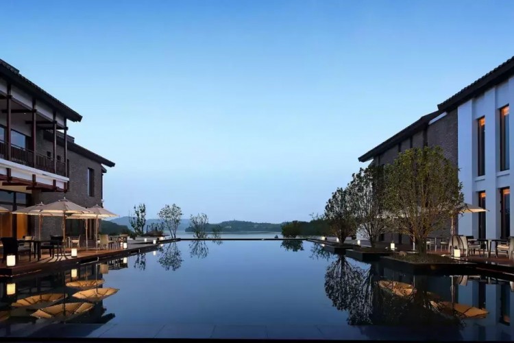 這家一開業就紅透整個江浙滬的度假酒店玩出了真正的中國奢華