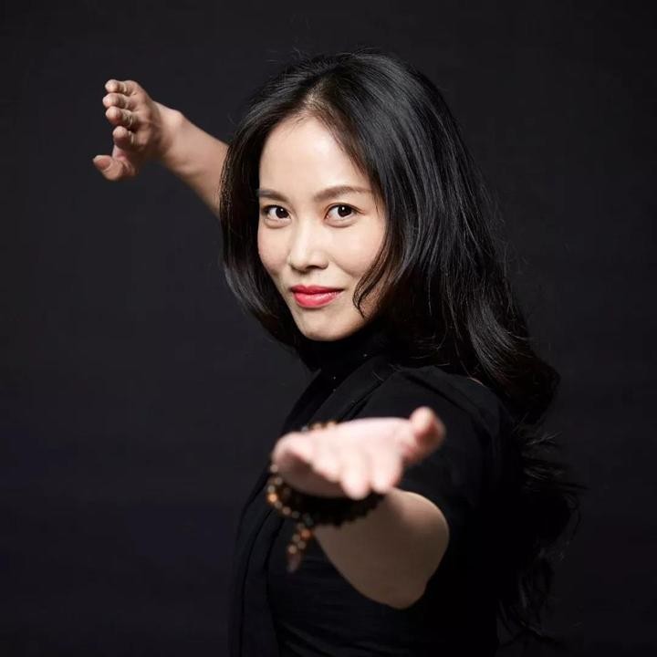 跟隨美女世界冠軍練習室內功夫，一起做一個身體SPA