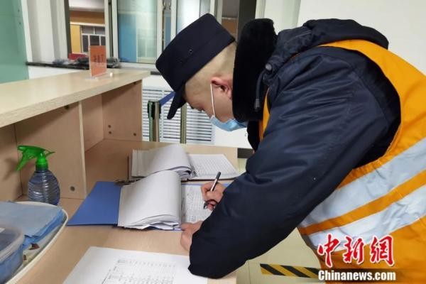 凌晨一神秘列車從哈爾濱發(fā)出只有一名乘客……突然燈滅了……