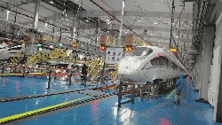 凌晨一神秘列車從哈爾濱發(fā)出只有一名乘客……突然燈滅了……