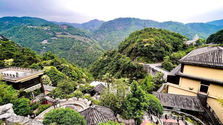 溫州泰順是中國廊橋之鄉養生氡泉基地高山上的小瑞士就在這里