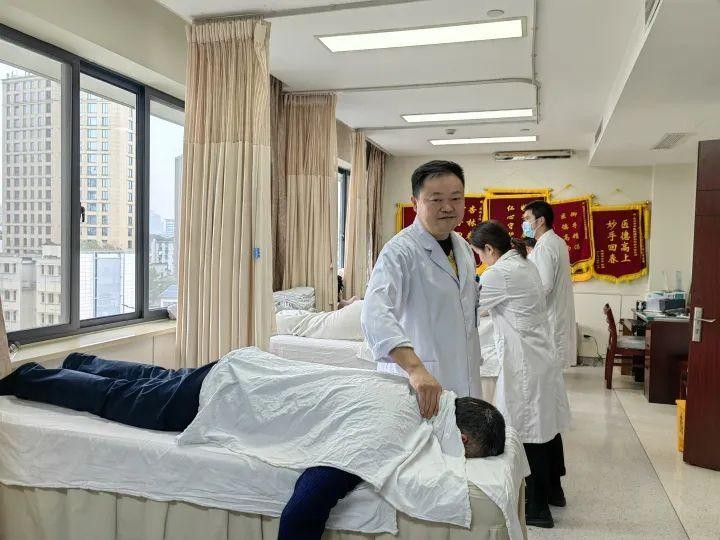 下班后的年輕人涌進這里!網友:很痛但真香