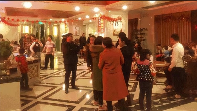 哈爾濱洗浴店客流量翻倍！排隊搓澡東北洗浴熱度持續攀升！