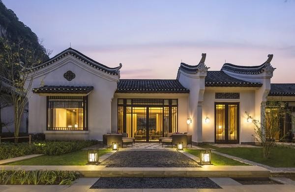 本人要到桂林，住在山水畫里，低奢陽朔悅榕莊，千古情歌舞演藝