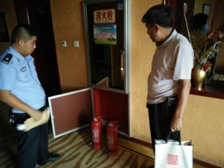 榆林上郡路派出所對轄區洗浴足浴等場所進行檢查