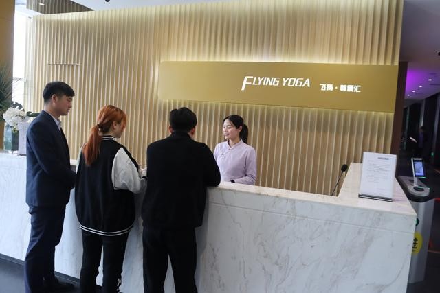 萌妹子打卡南陽飛揚尊爵匯健身減肥嗨體驗