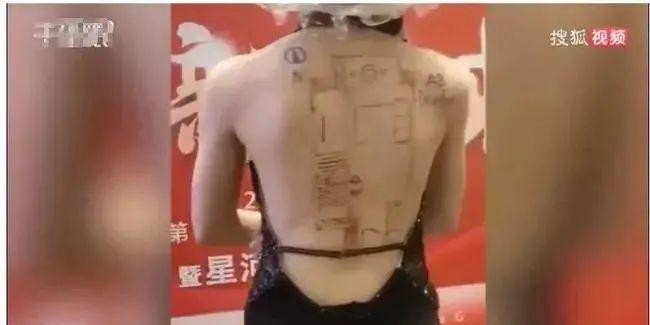 嘴巧女技師震撼足療表演男顧客尖叫連連網友：超乎想象