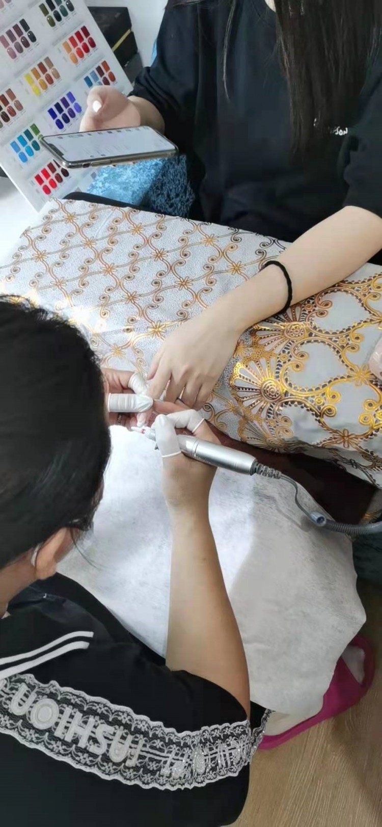 美娜麗絲美容養(yǎng)生館讓您瞬間綻放迷人光彩