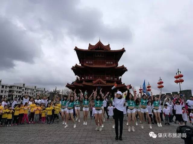 發(fā)生什么事？今天肇慶宋城墻上好多人圍觀！