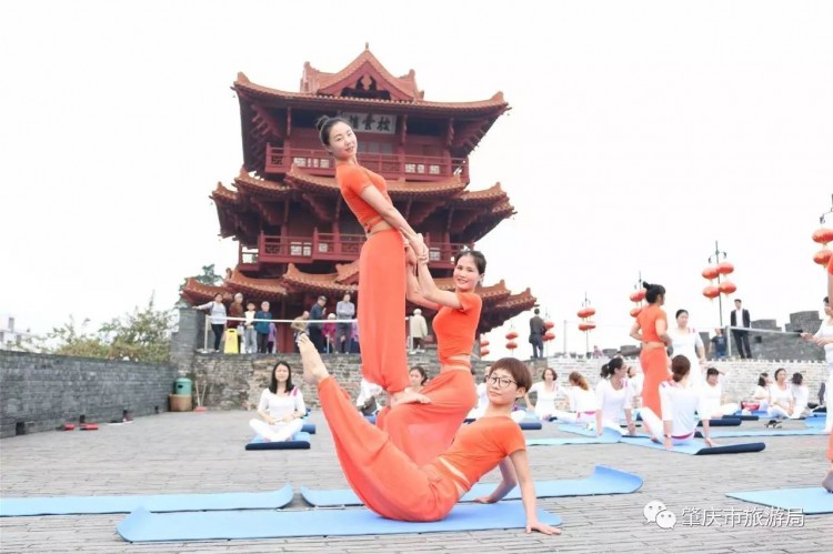 發生什么事今天肇慶宋城墻上好多人圍觀!