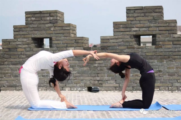 發生什么事今天肇慶宋城墻上好多人圍觀!